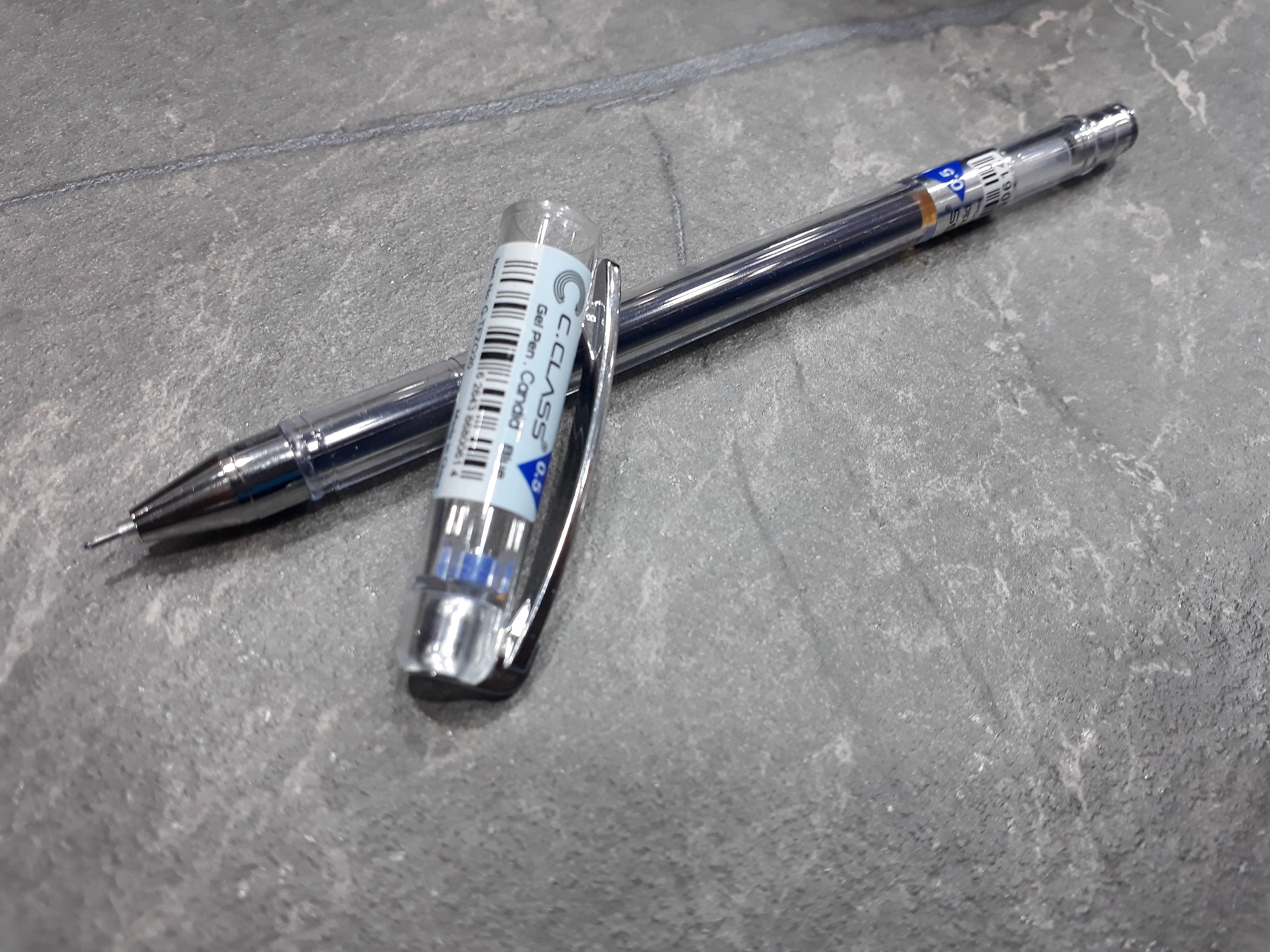 تصویر خودکار ژله‌ای C.Class-Gelpen با نوک ۰.۵ میلی‌متر در رنگ‌های متنوع آبی، قرمز، سبز، بنفش و صورتی با طراحی حرفه‌ای و جوهر روان