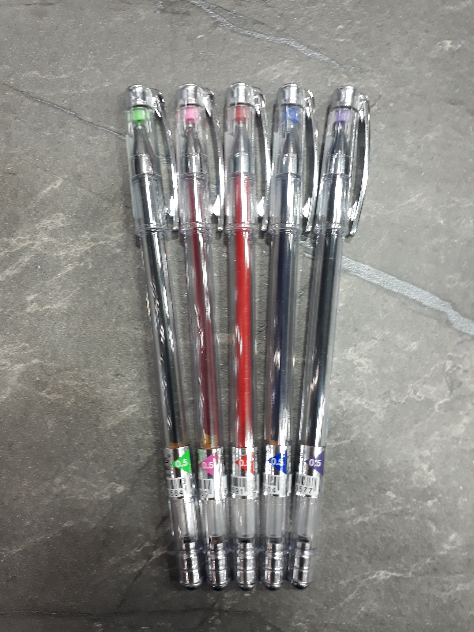 تصویر خودکار ژله‌ای C.Class-Gelpen با نوک ۰.۵ میلی‌متر در رنگ‌های متنوع آبی، قرمز، سبز، بنفش و صورتی با طراحی حرفه‌ای و جوهر روان