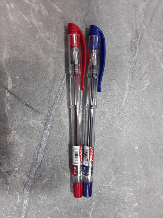 تصویر خودکار Stylish X3 با نوک ۰.۷ میلیمتر در دو رنگ آبی و قرمز با طراحی شیک و نوشتار روان