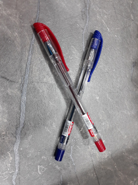 تصویر خودکار Stylish X3 با نوک ۰.۷ میلیمتر در دو رنگ آبی و قرمز با طراحی شیک و نوشتار روان