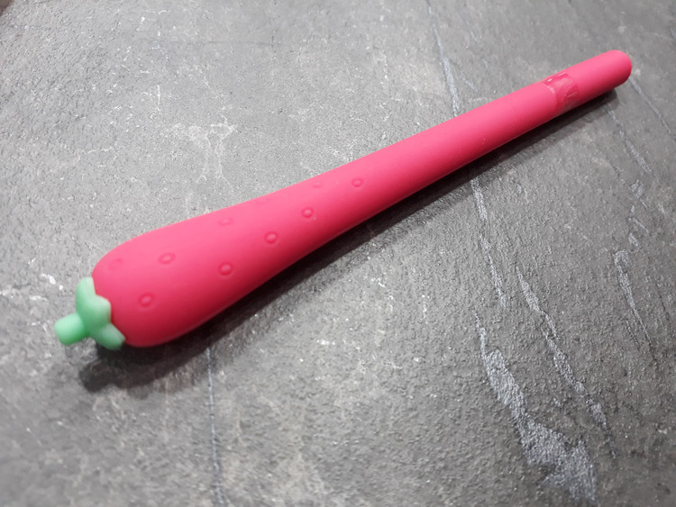 تصویر خودکار فانتزی School Fans با طرحهای بامزه هویج و توتفرنگی با بدنه رنگارنگ و طراحی خاص مناسب کودکان و نوجوانان