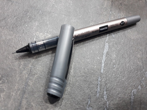 تصویر رواننویس مشکی C.Class با نوک ۰.۷ میلیمتر و طراحی ارگونومیک برای نوشتاری روان و تمیز