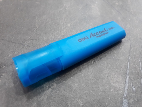 تصویر ماژیک هایلایت Deli Accent در رنگهای آبی، بنفش، صورتی، نارنجی، زرد و سبز با طراحی ارگونومیک و جوهر باکیفیت