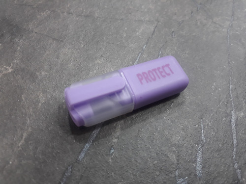 تصویر ماژیکهای هایلایت مینیاتوری با طراحی کوچک، رنگارنگ و نوک تخت مناسب برای برجستهسازی نکات در متون درسی