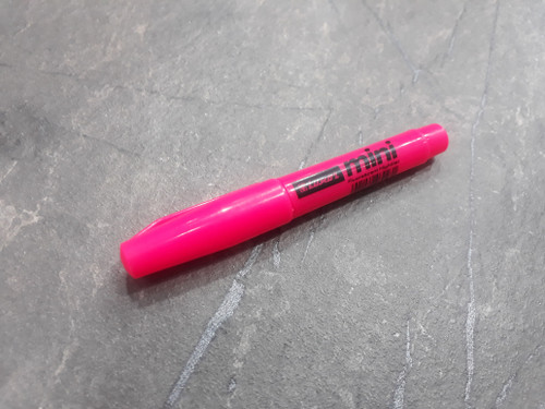 تصویر ماژیک هایلایت Mini با طراحی کوچک، نوک تخت و رنگ زنده برای علامتگذاری دقیق در متون