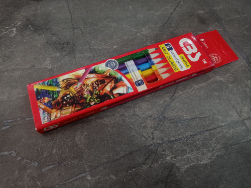 تصویر بسته ۶ عددی مداد رنگی CBS با رنگهای اصلی، نوک نرم و مناسب برای رنگآمیزی کودکان و دانشآموزان