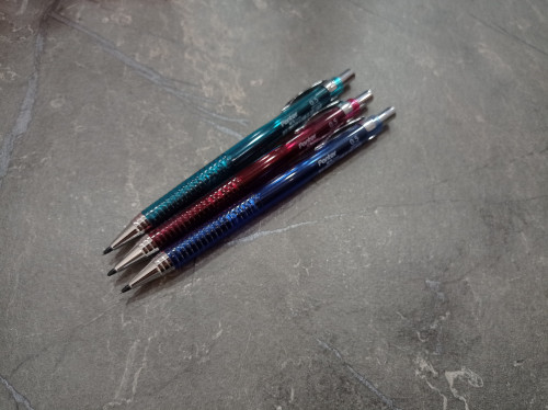 تصویر اتود Panter سایز ۰.۵ میلیمتر با طراحی خوشدست و نوک دقیق برای نوشتار حرفهای و طراحی جزئیات