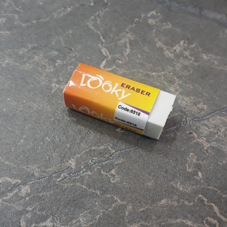 تصویر پاککن Looky با طراحی ساده و رنگ سفید، مناسب برای پاککردن دقیق و تمیز مداد