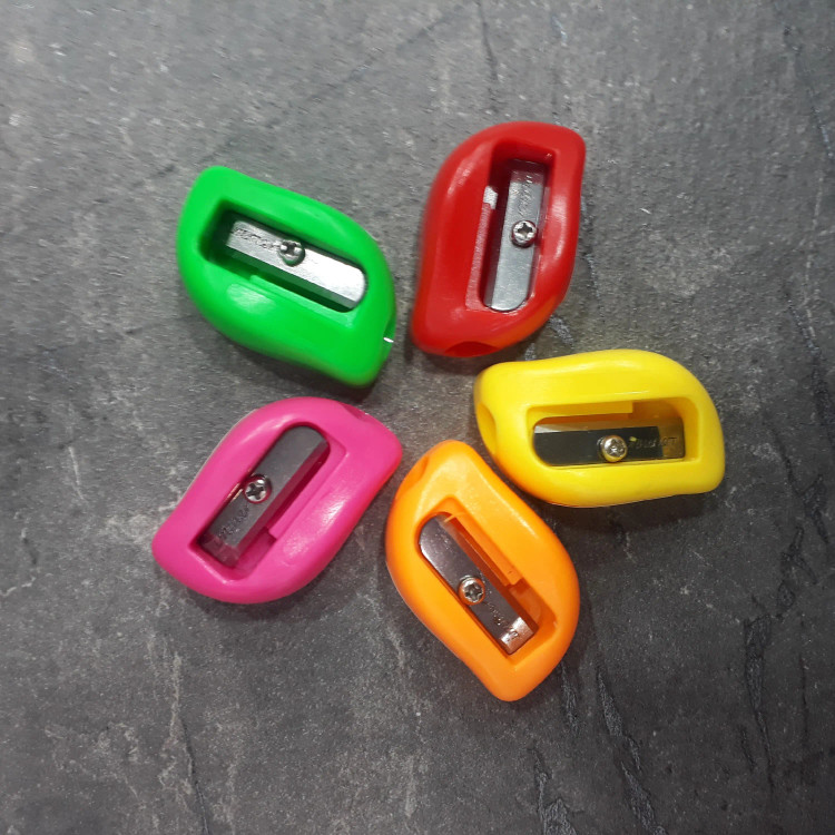 تراش Immer با طراحی برگ در رنگهای متنوع برای کودکان و دانشآموزان