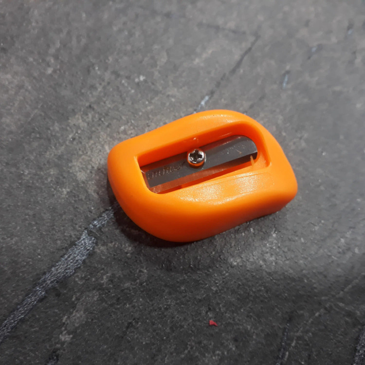 تراش Immer با طراحی برگ در رنگهای متنوع برای کودکان و دانشآموزان