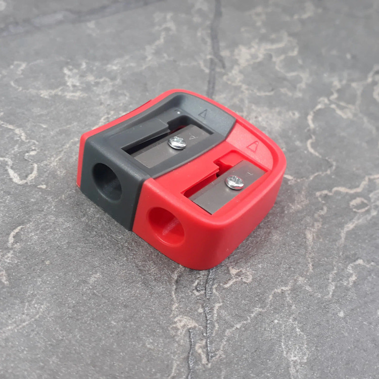 تراش دوقلو با دو تیغه مجزا در رنگهای قرمز و نارنجی برای مدادهای رنگی و مشکی