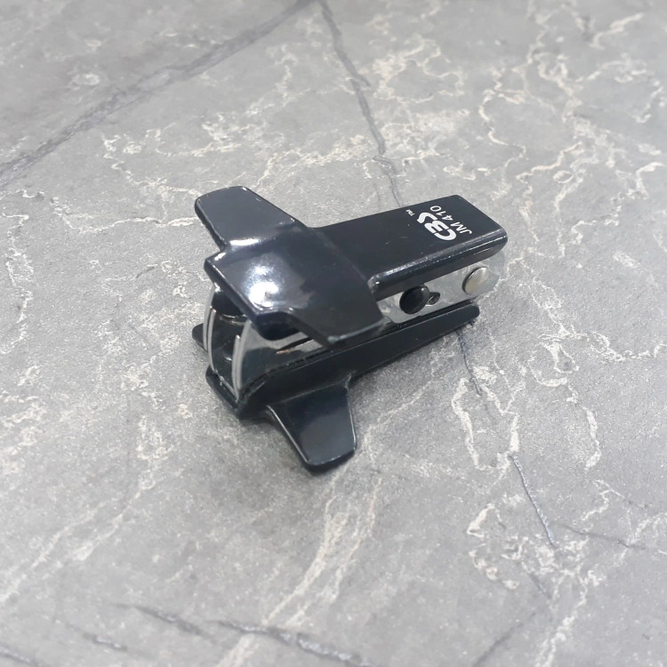 دستگاه منگنه کش برند CBS کد JM-410 با طراحی ارگونومیک و کاربردی