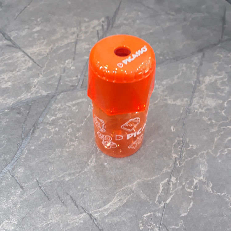 تراش مخزندار برند Picasso در رنگهای متنوع با طراحی ساده و کاربردی