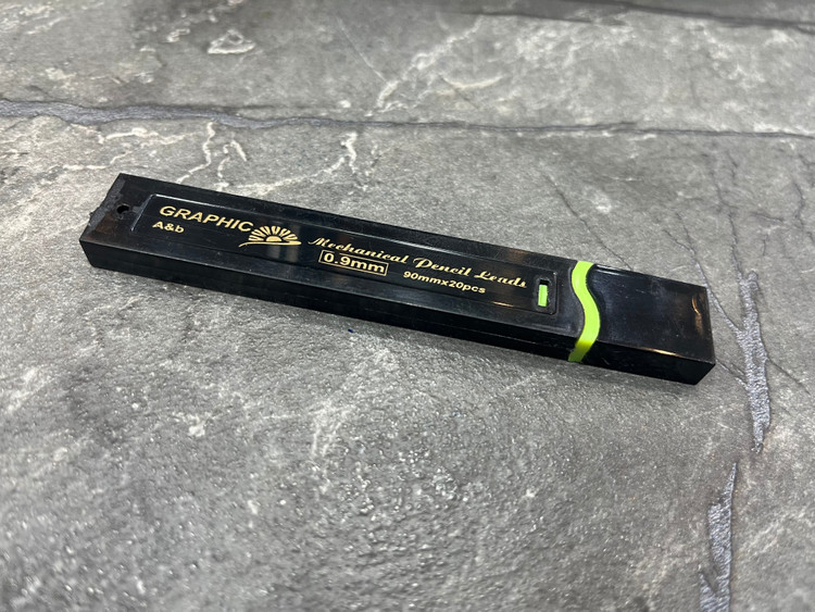 مغز اتود Corona سایز ۰.۷ میلیمتر با نوشتاری نرم، روان و مقاوم در برابر شکستگی