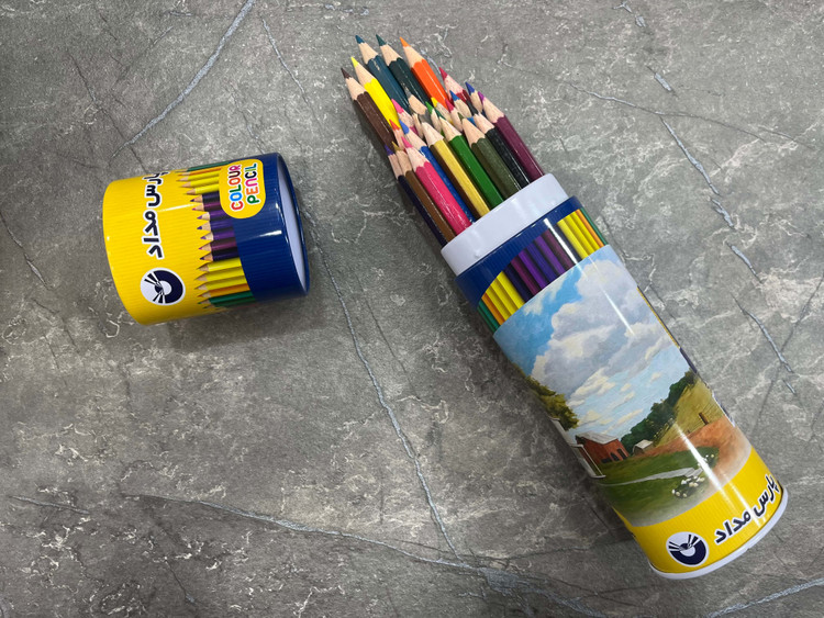 مدادرنگی ۲۴ رنگ برند پارس مداد با مغز نرم و رنگهای زنده مناسب برای طراحی و رنگآمیزی