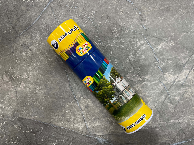 مدادرنگی ۲۴ رنگ برند پارس مداد با مغز نرم و رنگهای زنده مناسب برای طراحی و رنگآمیزی