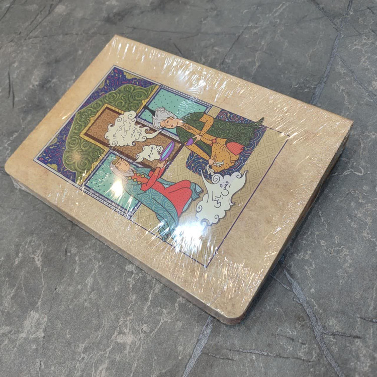 کلاسور کوچک MRNOTE مناسب برگههای ۱۷ در ۱۲ سانتیمتر با جلد محکم و قفل فلزی