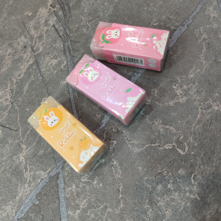 پاککن معطر میوهای برند Fruit Robber با طراحی رنگی و رایحه طبیعی، مناسب پاککردن دقیق مداد