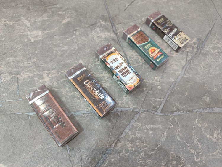 پاککن معطر کاکائویی برند Magnetic Eraser با طراحی شیک و رایحه شکلات، مناسب پاککردن نرم و تمیز