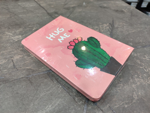 مینی کلاسور برند SEVIL با ابعاد ۹.۵ در ۱۴.۵ سانتیمتر و طراحی فشرده، مناسب سازماندهی یادداشتها