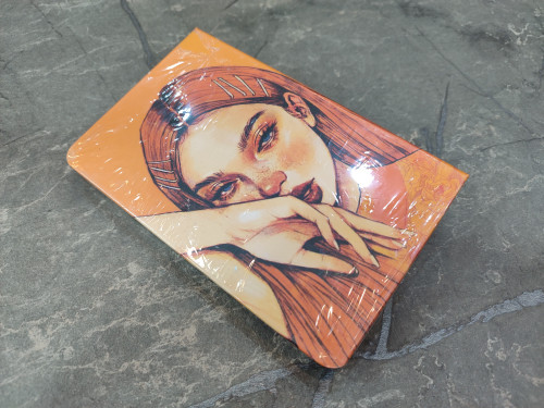 مینی کلاسور برند SEVIL با ابعاد ۹.۵ در ۱۴.۵ سانتیمتر و طراحی فشرده، مناسب سازماندهی یادداشتها