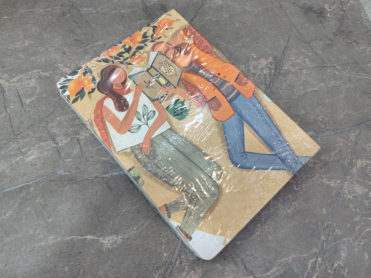 کلاسور کوچک MRNOTE مناسب برگههای ۱۷ در ۱۲ سانتیمتر با جلد محکم و قفل فلزی