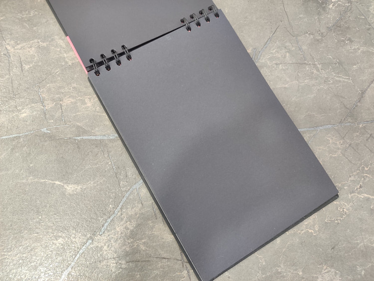 دفتر با کاغذ مشکی برند Bunny Style با جلد فانتزی، مناسب طراحی با ماژیکهای متالیک و سفید