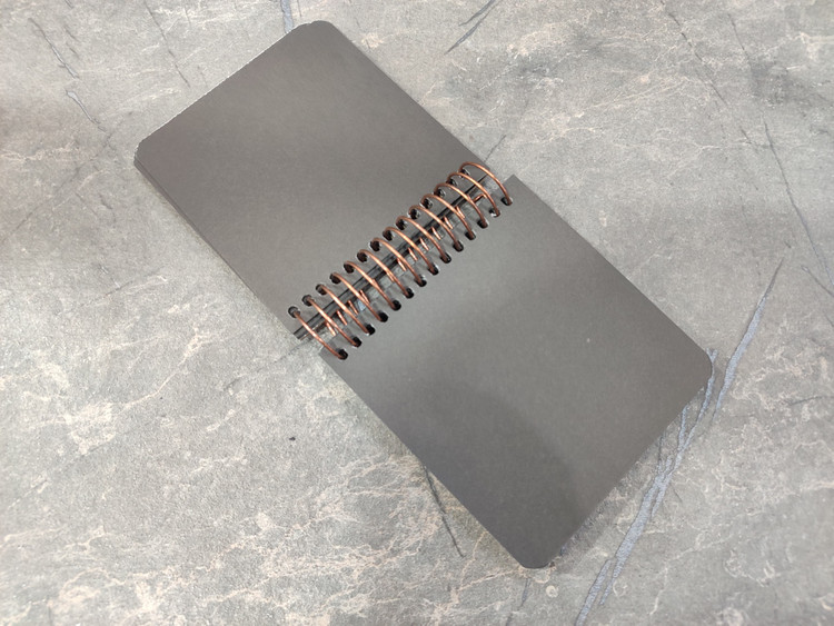 دفترچه فانتزی با کاغذ مشکی برند SEVIL، مناسب طراحی با ماژیک سفید، نئون و متالیک