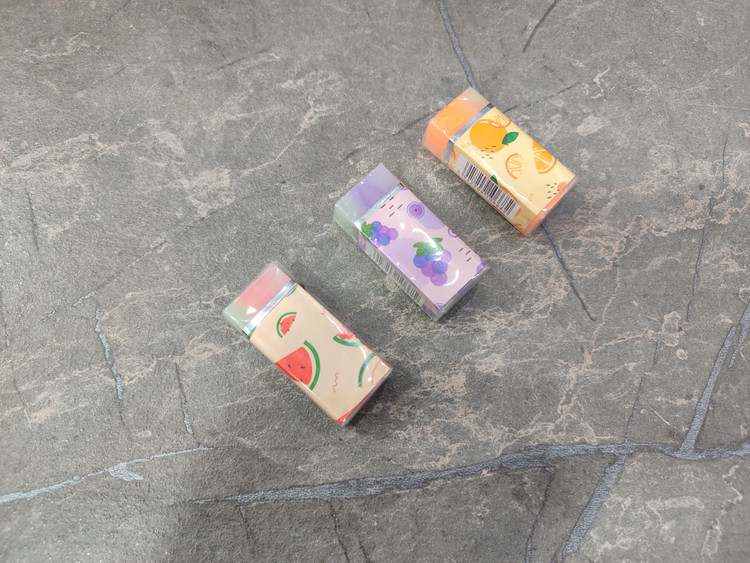 پاککن فانتزی میوهای معطر برند Fruit Scented Eraser مناسب پاککردن دقیق با رایحه خوش میوهها
