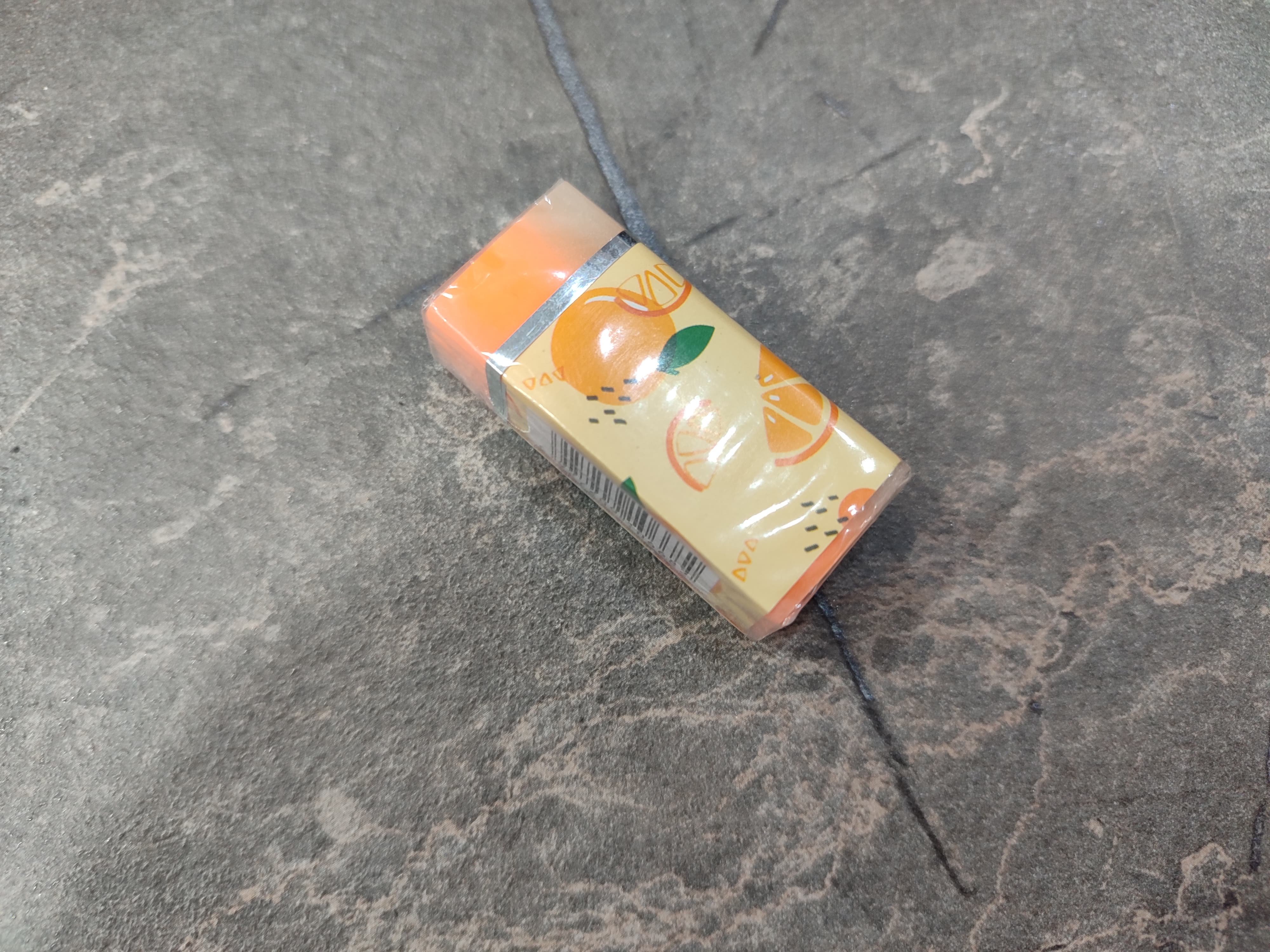پاک‌کن فانتزی میوه‌ای معطر برند Fruit Scented Eraser مناسب پاک‌کردن دقیق با رایحه خوش میوه‌ها