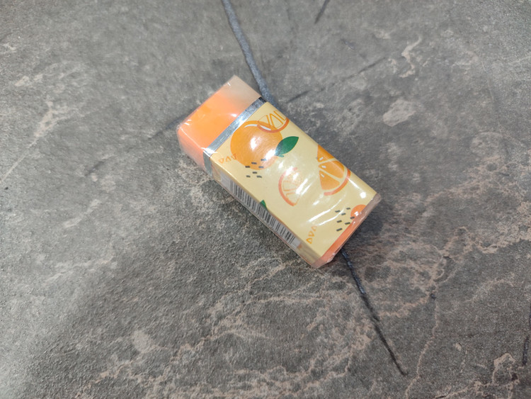 پاککن فانتزی میوهای معطر برند Fruit Scented Eraser مناسب پاککردن دقیق با رایحه خوش میوهها