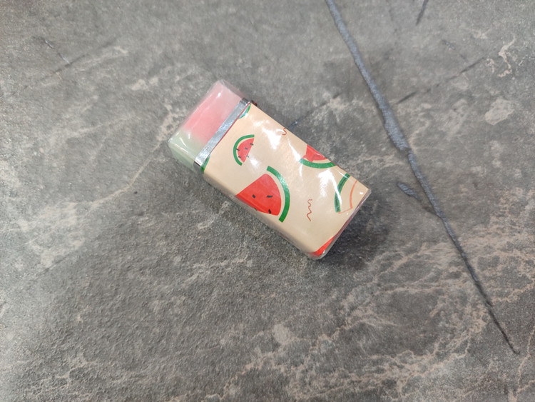 پاککن فانتزی میوهای معطر برند Fruit Scented Eraser مناسب پاککردن دقیق با رایحه خوش میوهها