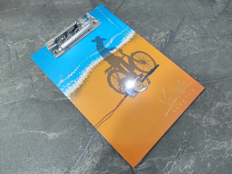 تخته شاسی برند Hashtag سایز A5 با طرح هنری ونگوگ و بدنه مقاوم، مناسب یادداشتبرداری و طراحی