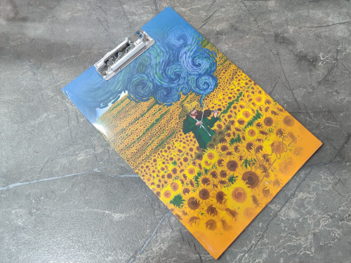 تخته شاسی سایز A4 برند HASHTAG با طرح هنری ونگوگ و بدنه مقاوم، مناسب طراحی و یادداشت در مدرسه، دانشگاه یا محل کار