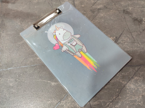 تخته شاسی برند SEVIL سایز A4 با بدنه مقاوم و گیره فلزی مستحکم، مناسب طراحی و نوشتن