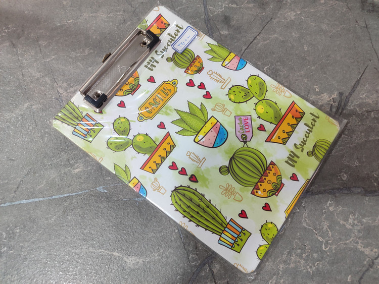 تخته شاسی برند SEVIL سایز A5 با طراحی ساده و گیره فلزی محکم، مناسب طراحی و نوشتار روزمره