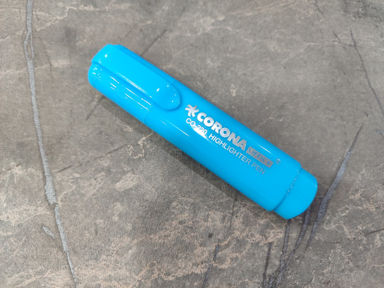 ماژیک هایلایتر CORONA با طراحی خوشدست، نوک مقاوم و رنگهای متنوع برای علامتگذاری نکات مهم در کتاب و دفتر