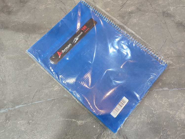 دفتر ۱۰۰ برگ برند Arman با جلد مقاوم و ابعاد ۲۰ در ۲۸.۵، مناسب نوشتارهای طولانی و یادداشتبرداری در کلاس