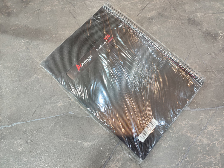 دفتر ۱۰۰ برگ برند Arman با جلد مقاوم و ابعاد ۲۰ در ۲۸.۵، مناسب نوشتارهای طولانی و یادداشتبرداری در کلاس