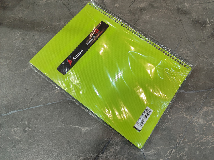 دفتر ۱۰۰ برگ برند Arman با جلد مقاوم و ابعاد ۲۰ در ۲۸.۵، مناسب نوشتارهای طولانی و یادداشتبرداری در کلاس