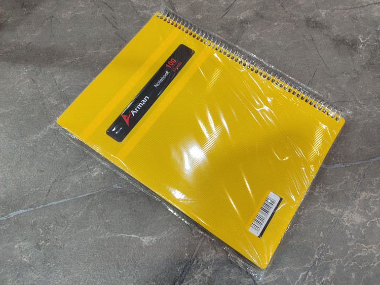 دفتر ۱۰۰ برگ برند Arman با جلد مقاوم و ابعاد ۲۰ در ۲۸.۵، مناسب نوشتارهای طولانی و یادداشتبرداری در کلاس