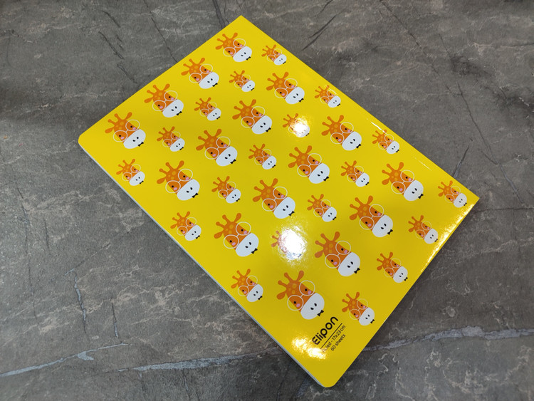 دفتر ۶۰ برگ برند Elipon با ابعاد ۱۷ در ۲۴ سانتیمتر با جلد مقاوم و طراحی ساده برای نوشتار روزمره