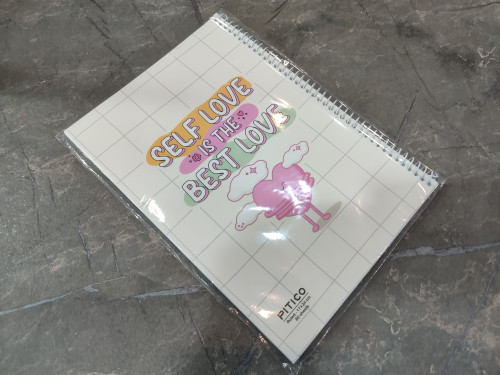 دفتر ۸۰ برگ برند PITICO با طراحی ساده و ابعاد استاندارد ۲۴×۱۷ سانتیمتر