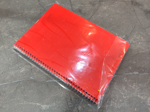 دفتر ۸۰ برگ Senobar در ابعاد ۱۶.۵×۲۳ با جلد مقاوم و طراحی شیک، مناسب برای استفاده تحصیلی و شخصی