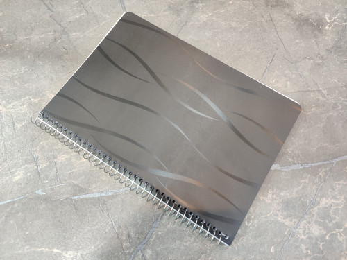 دفتر ۸۰ برگ Senobar در ابعاد ۱۶.۵×۲۳ با جلد مقاوم و طراحی شیک، مناسب برای استفاده تحصیلی و شخصی