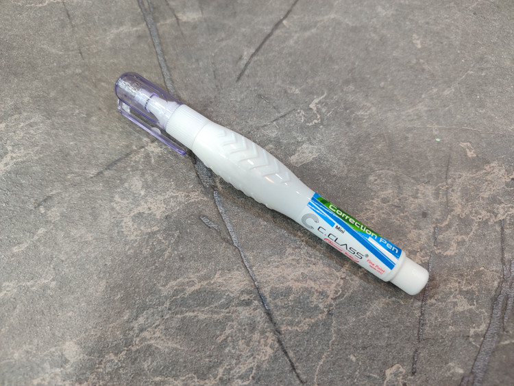 مینی غلطگیر نواری برند C.class با حجم ۴ml و طراحی فانتزی جمعوجور برای استفاده روزمره