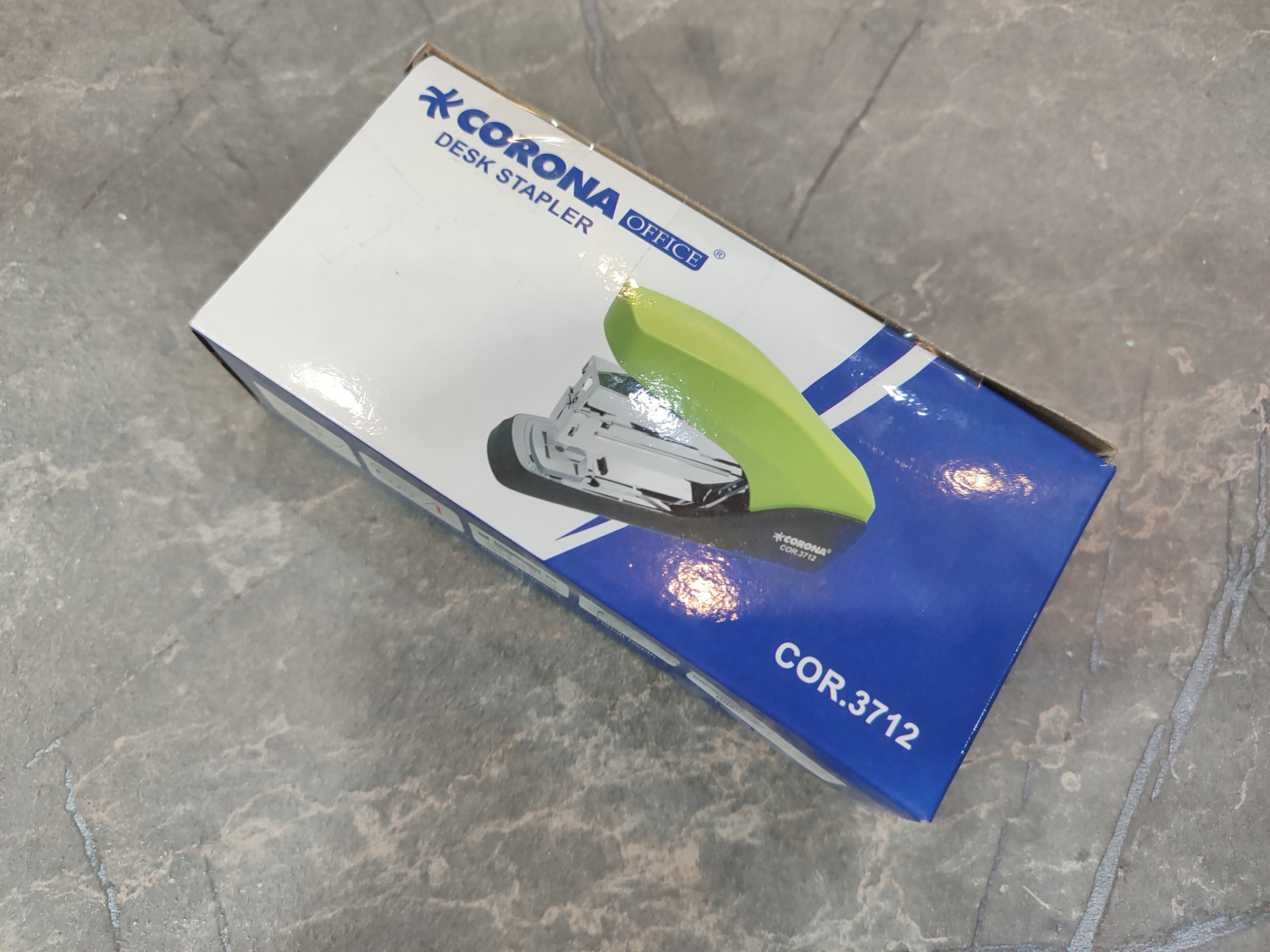 منگنه‌زن Corona Office مدل COR.3712 با بدنه مقاوم و طراحی کاربردی مخصوص استفاده روزمره