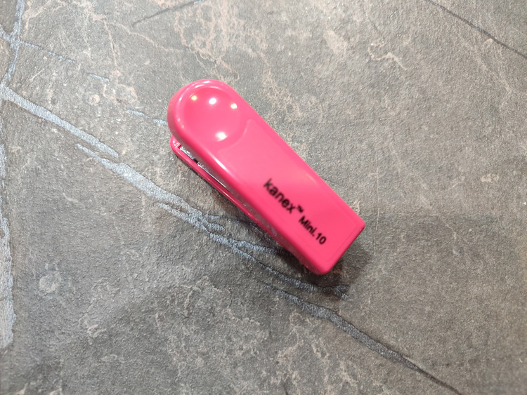 منگنه زن رنگی برند Kanex مدل 685278 با طراحی ارگونومیک و بدنه مقاوم