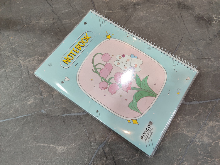 دفتر ۶۰ برگ برند PITICO با جلد مقاوم و طراحی ساده، مناسب برای یادداشتبرداری در محیطهای مختلف