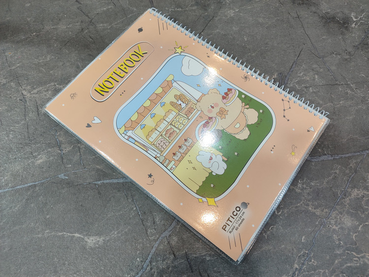 دفتر ۶۰ برگ برند PITICO با جلد مقاوم و طراحی ساده، مناسب برای یادداشتبرداری در محیطهای مختلف